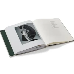 Fashion Karl Lagerfeld: A Line Of Beauty Exhibition Catalogues