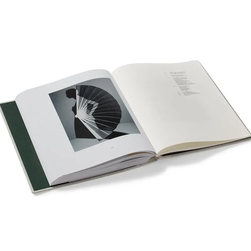 Fashion Karl Lagerfeld: A Line Of Beauty Exhibition Catalogues
